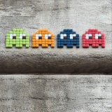 Drei aus Fliesen geklebte Monster aus PacMan