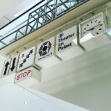 Leitsystem aus dem alten &bdquo;DDR-Lampenpalast&ldquo; Palast der Republik